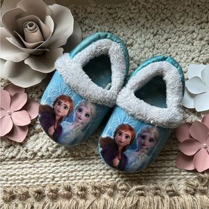 Girls Frozen Slippers Size 9/10